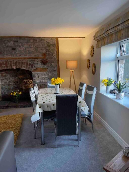 Yew Tree Cottage, 3 Bedroom, 4 Church Row Defynnog Devynock 外观 照片