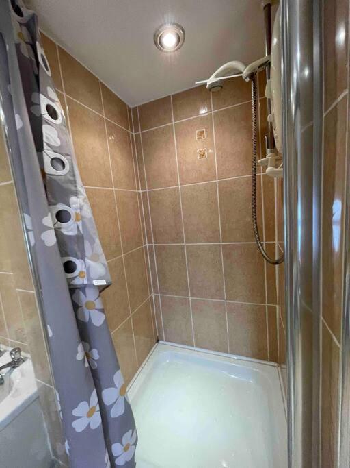 Yew Tree Cottage, 3 Bedroom, 4 Church Row Defynnog Devynock 外观 照片